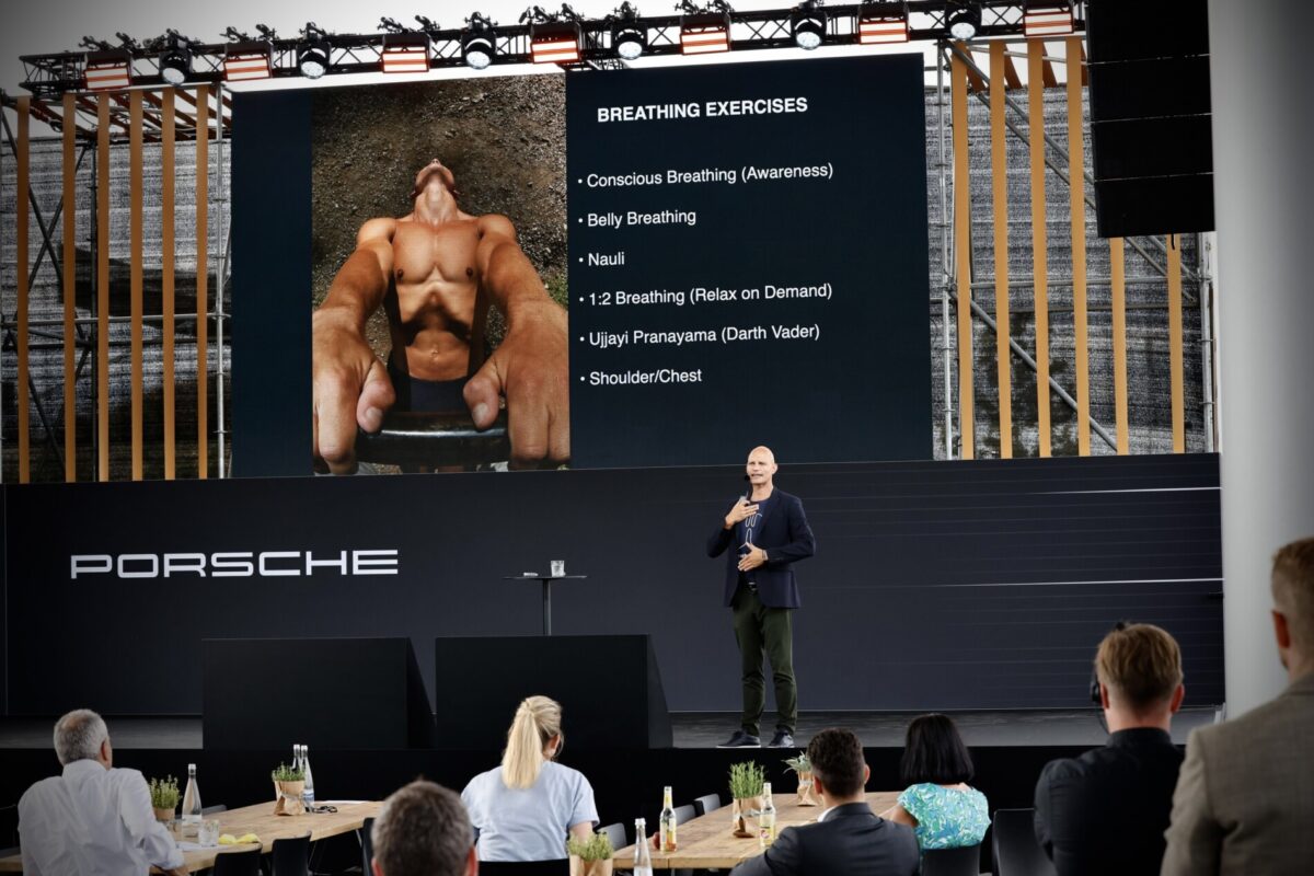 Stig Severinsen doing a lecture on the breatheology method